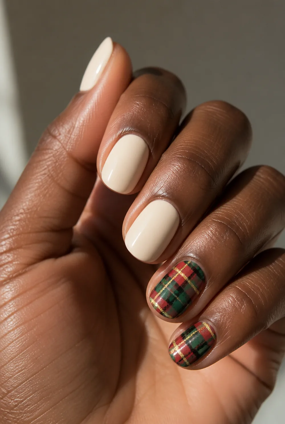 plaid accent nails nail art on deep brown skin - PolishedAndPrettyNails.com plaid accent nails nail art on deep brown skin