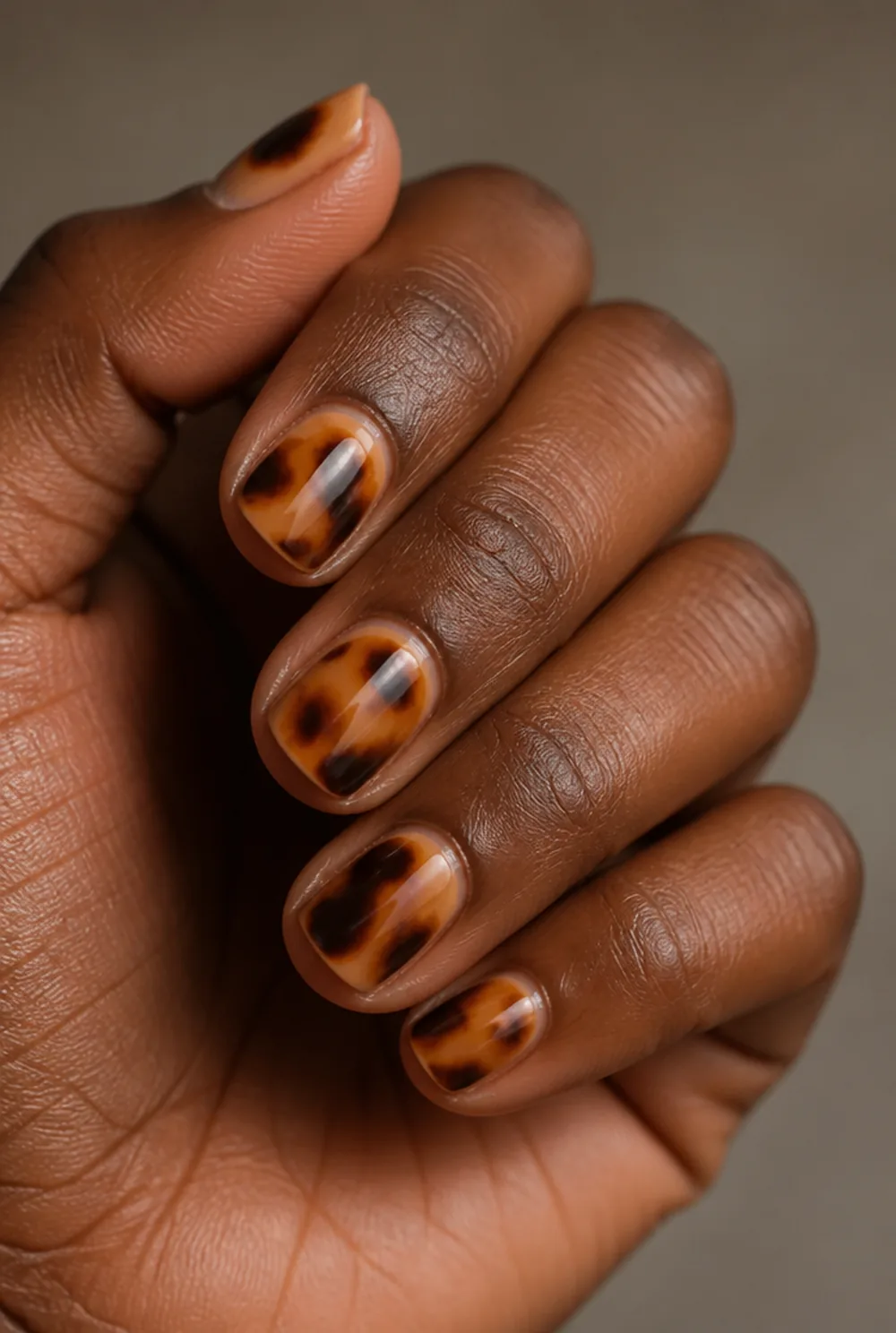 tortoiseshell nail art on deep brown skin - PolishedAndPrettyNails.com tortoiseshell nail art on deep brown skin