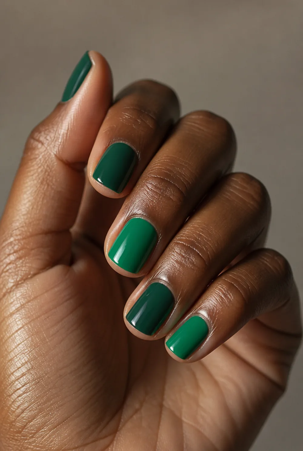 pine and emerald alternating nail art on deep brown skin - PolishedAndPrettyNails.com pine and emerald alternating nail art on deep brown skin