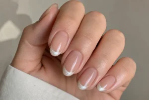 French-Tip Cat Eye