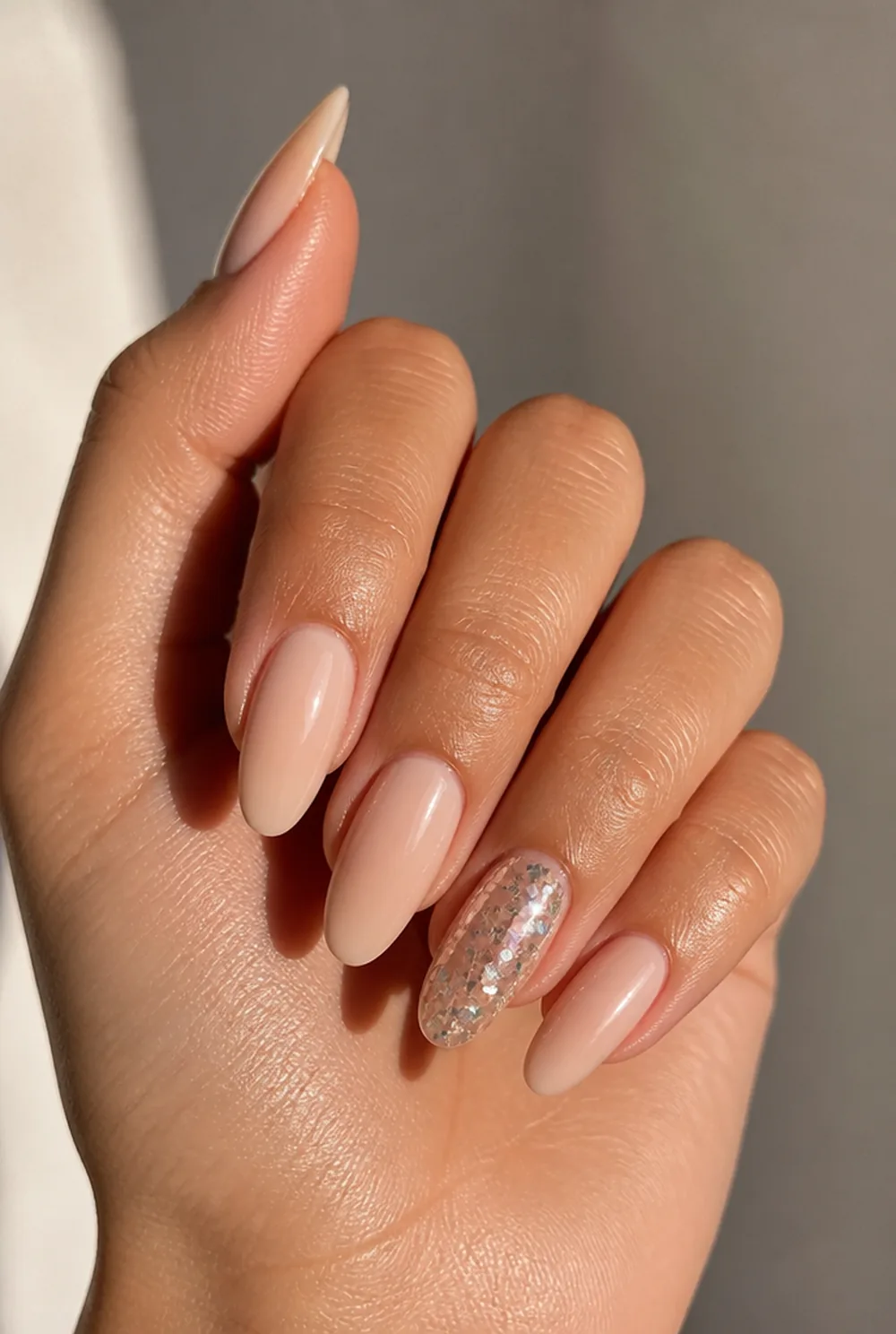 single accent nail nail art on olive skin, long length